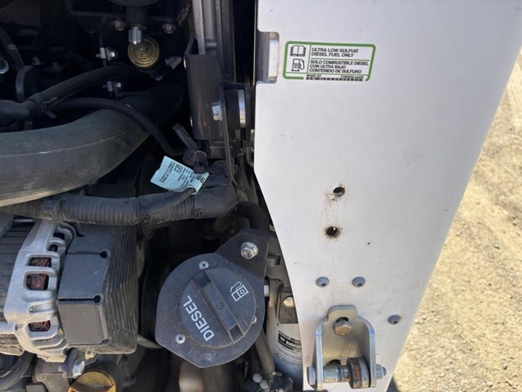 2021-bobcat-s590-image-39