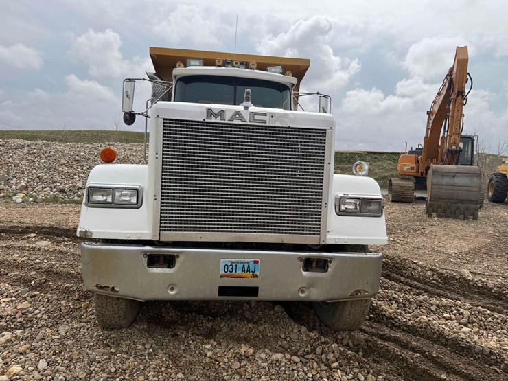 1989-mack-semi-image-15