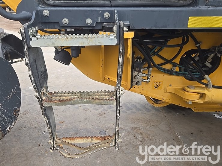 2011-deere-772g-image-48