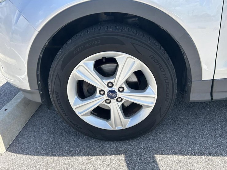 2015-ford-escape-se-image-10