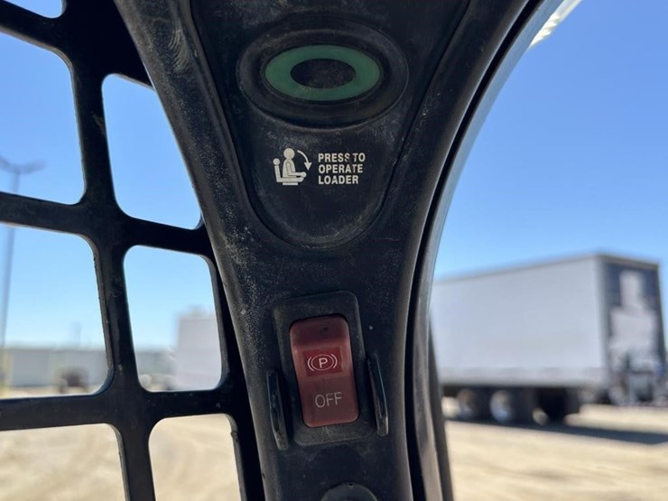 2021-bobcat-s590-image-32