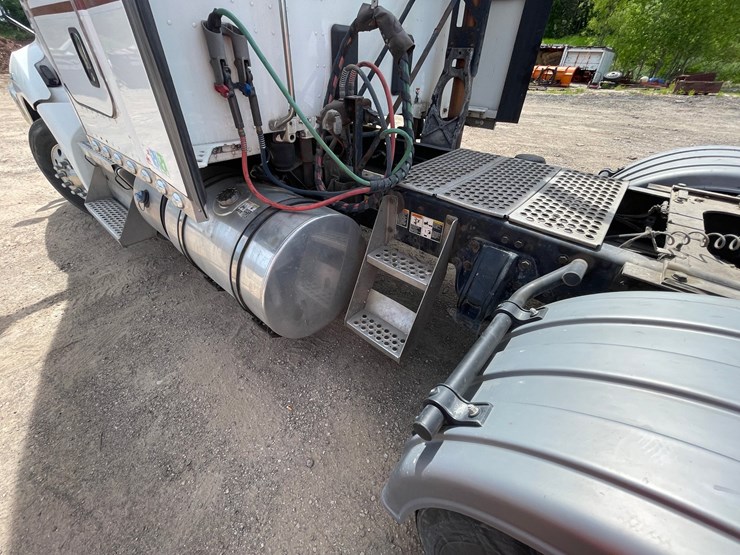2016-kenworth-t680-image-17