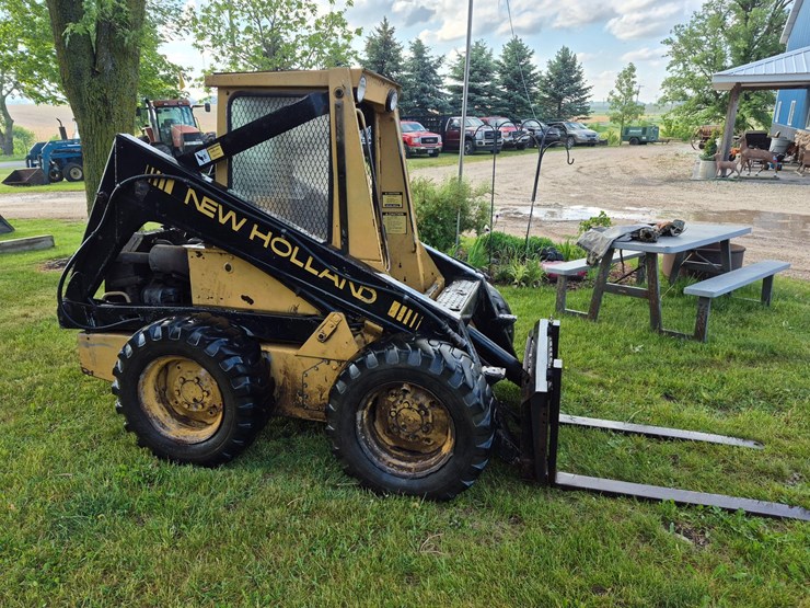 new-holland-l553-image-2