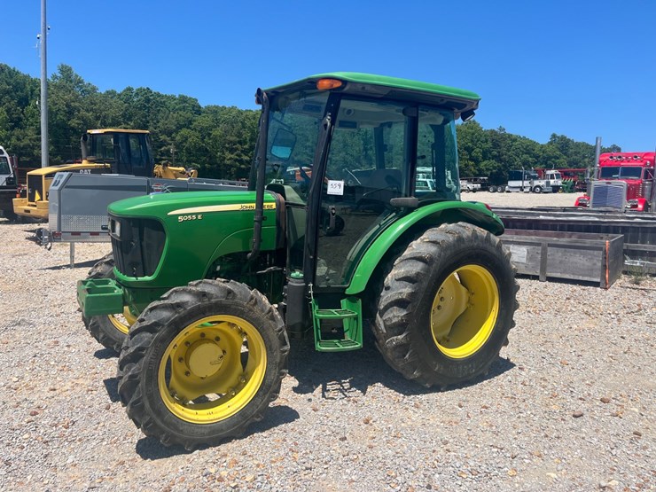 john-deere-5055e-image-1
