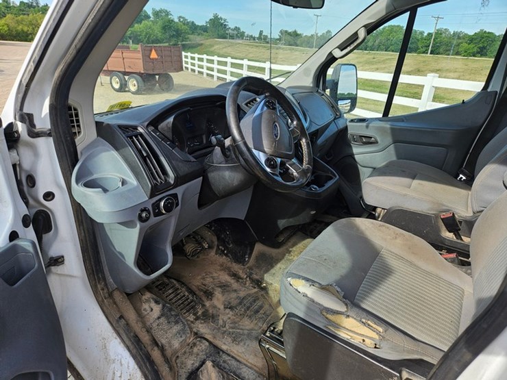 2017-ford-cargo-image-21