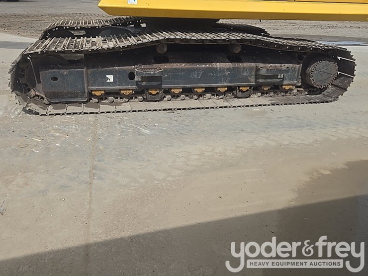 2017-komatsu-pc210-lc-11-image-10