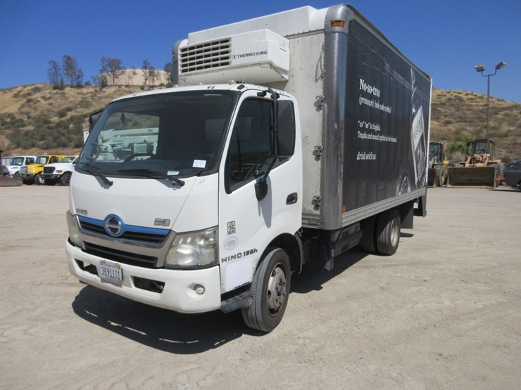 2015-hino-195h-image-1