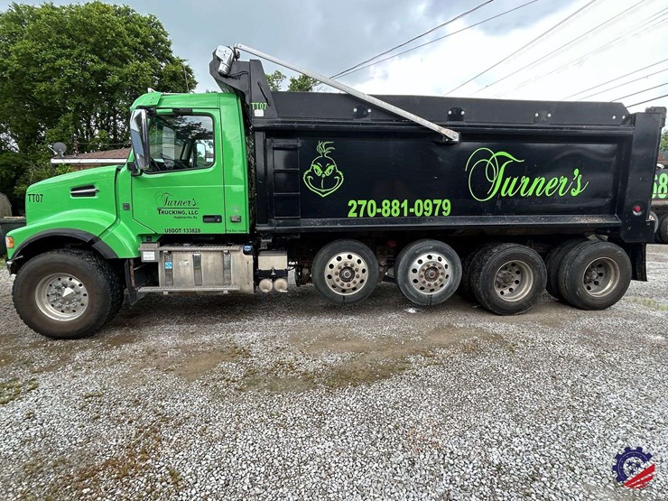 2016-volvo-truck-vhd-quad-axle-dump-truck-image-2