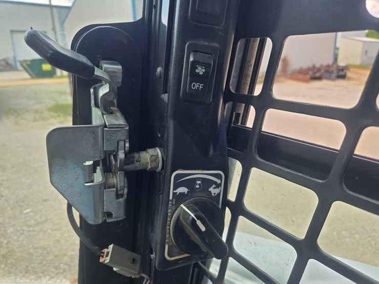 2020-bobcat-t770-image-33