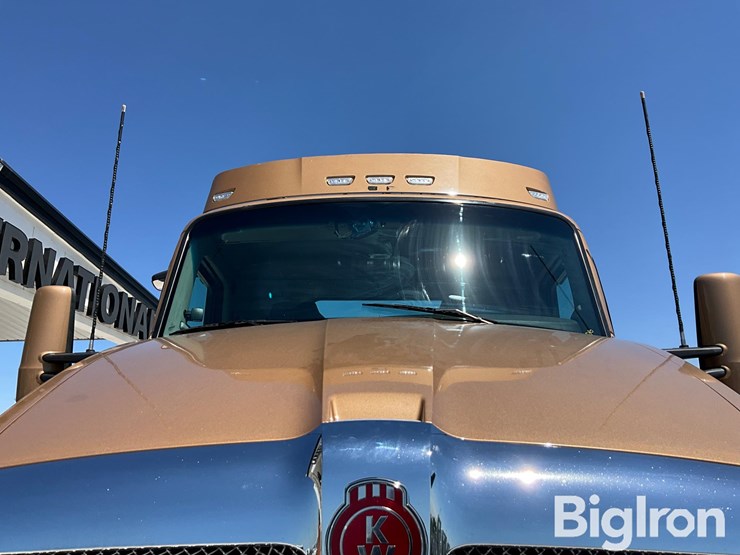 2022-kenworth-t680-image-12