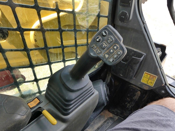 2024-caterpillar-255-image-13