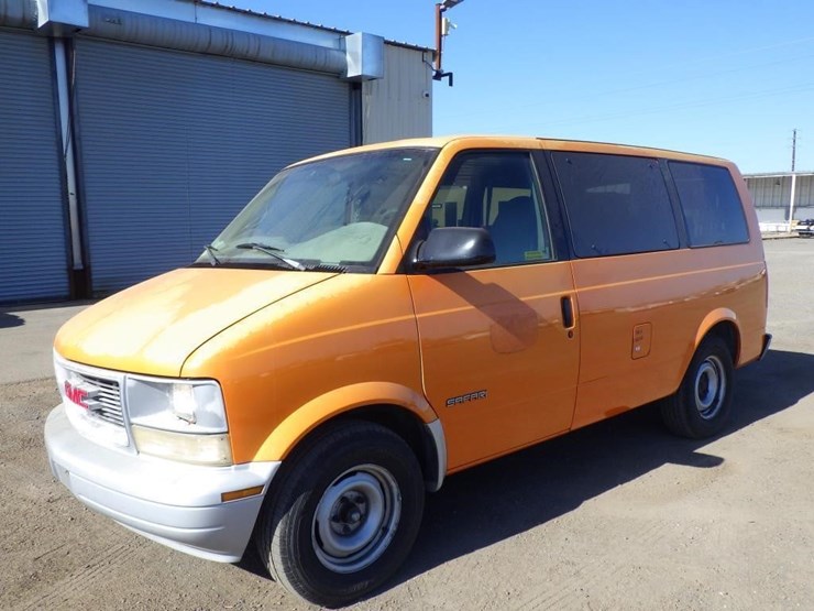 2000-gmc-safari-image-1
