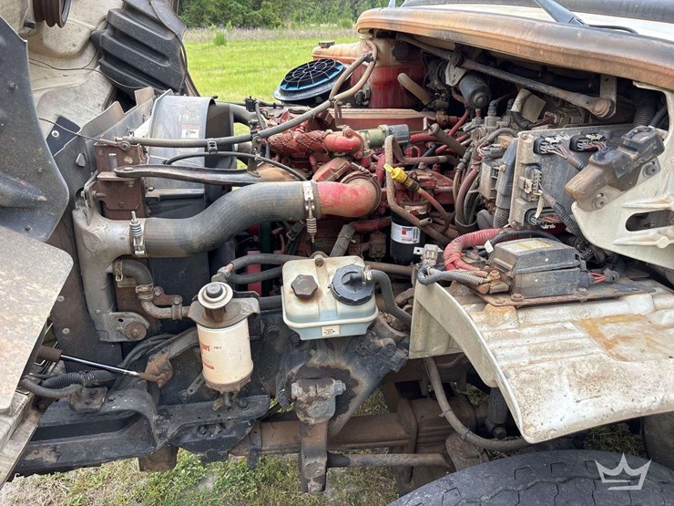 2014-freightliner-m2-106-image-48