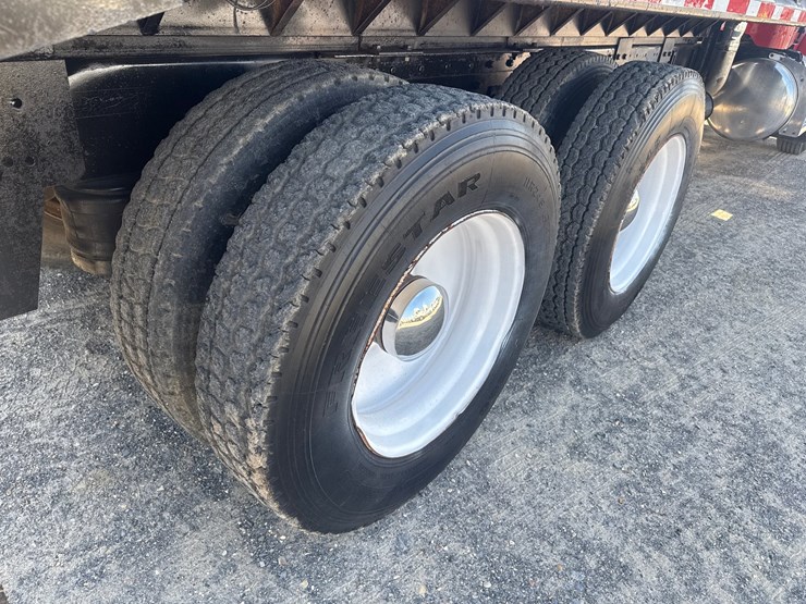 1993-peterbilt-379-image-11