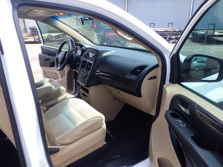 2015-dodge-grand-caravan-image-6