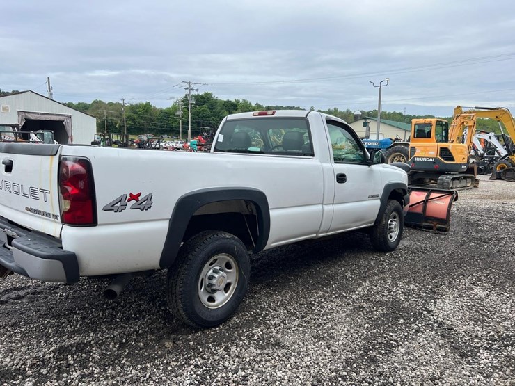 2004-chevrolet-2500-image-6