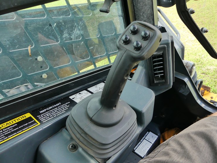 2024-deere-331g-image-13