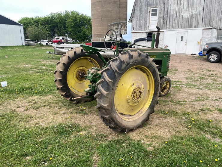 john-deere-b-image-2