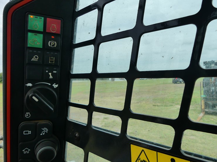 2022-bobcat-t76-image-16