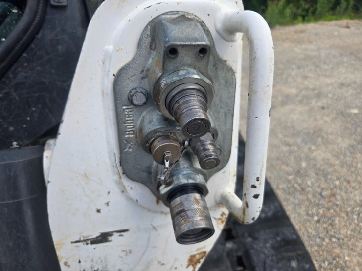 2020-bobcat-t770-image-81