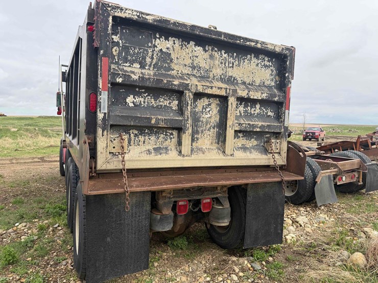 1995-peterbilt-dump-truck-image-7