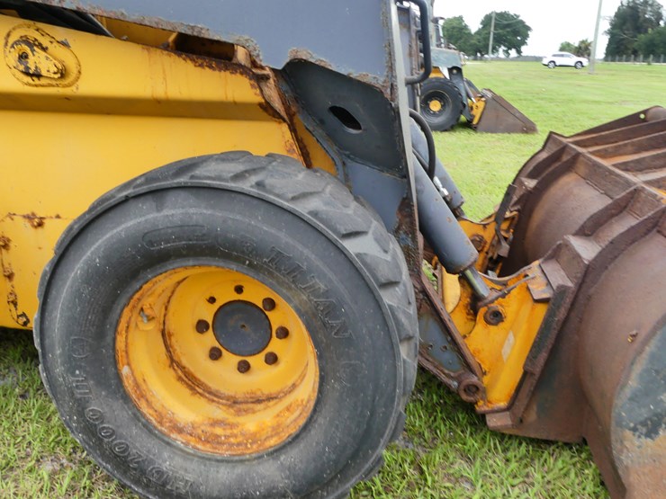 2017-deere-332g-image-5