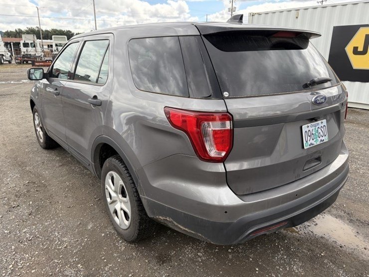 2017-ford-explorer-image-6
