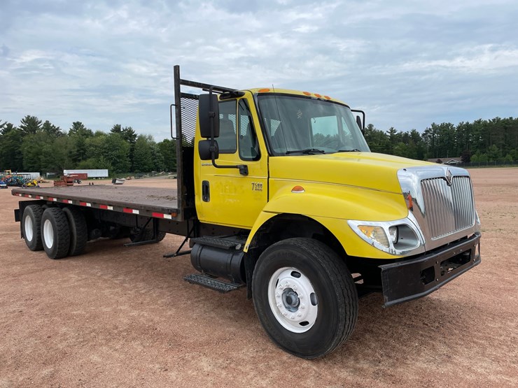 #318-•-2005-ht570-international-7500-6x4-flatbed-(has-mo-title)-(mosinee,-wi)-image-7