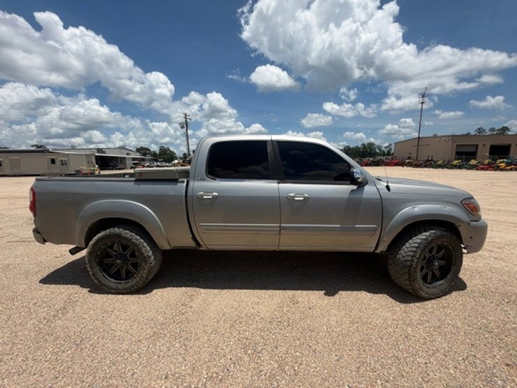 2004-toyota-tundra-image-7
