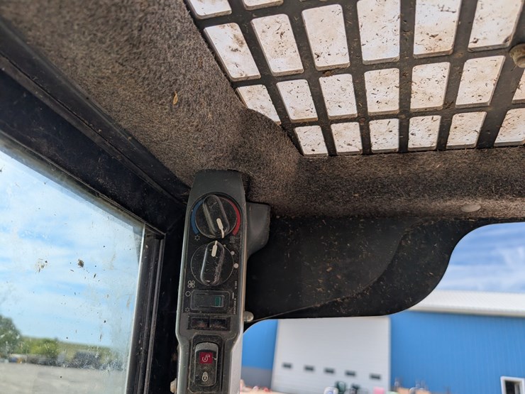#5455-•-new-holland-218-skid-loader-image-25