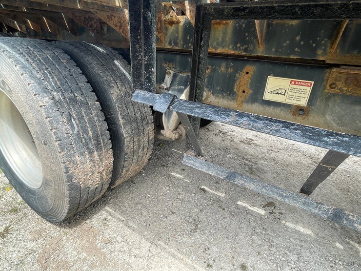 2002-freightliner-fl80-image-29