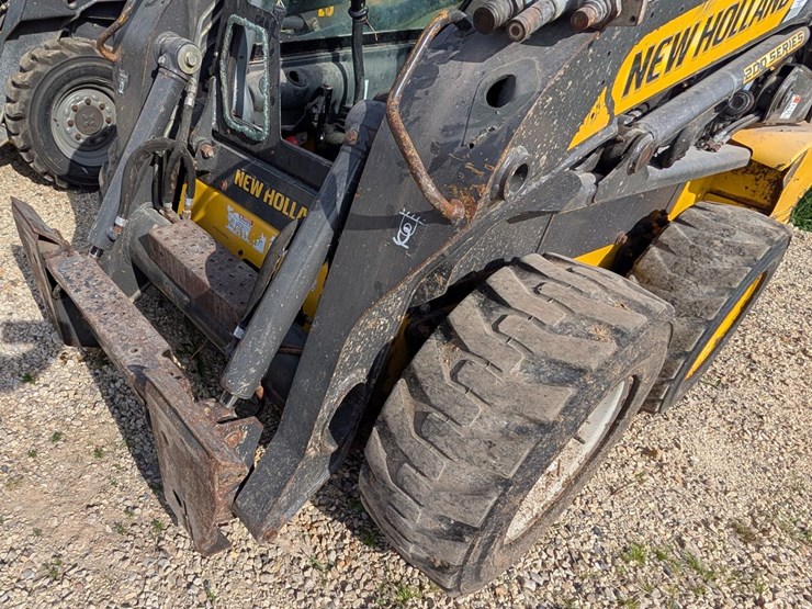 #5455-•-new-holland-218-skid-loader-image-15