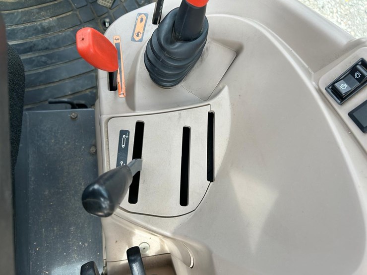 kubota-m7040d-image-27