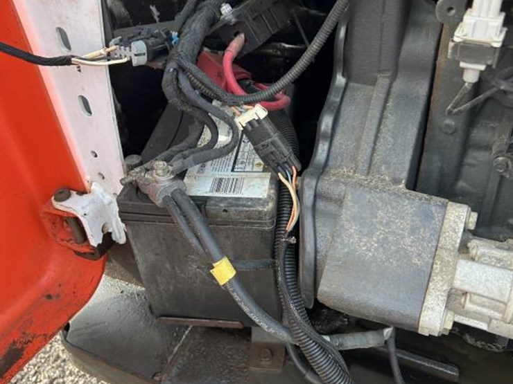 2015-bobcat-s570-image-9