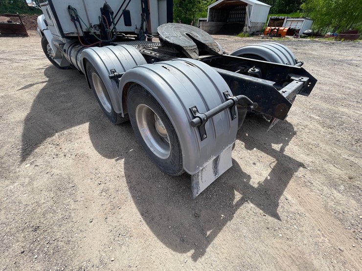 2016-kenworth-t680-image-23