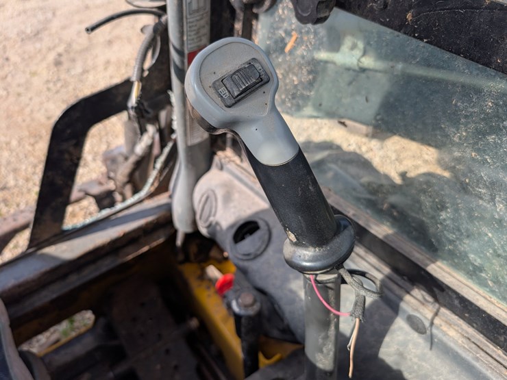#5455-•-new-holland-218-skid-loader-image-22