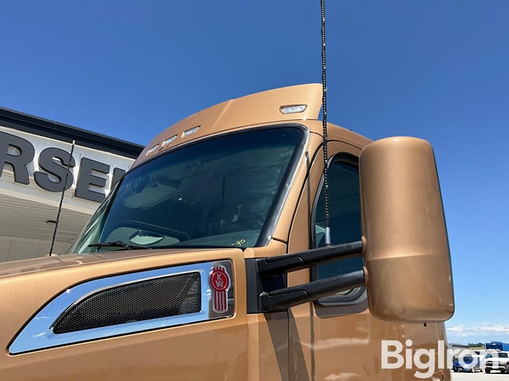 2022-kenworth-t680-image-16