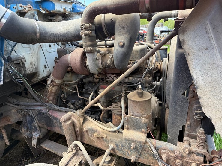 1984-mack-r686st-image-43
