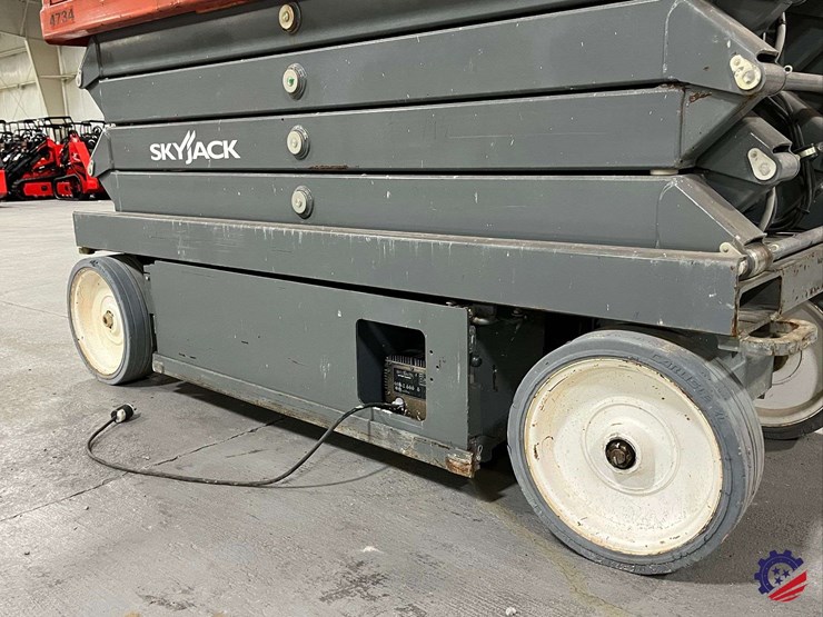 skyjack-sj111-3226-scissor-lift-image-6