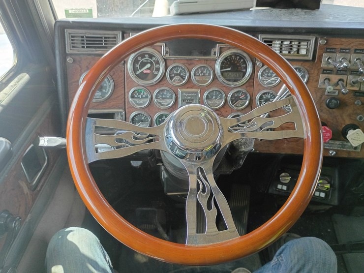 1998-peterbilt-379-image-65