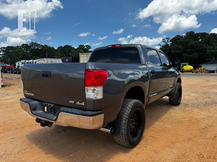 2011-toyota-tundra-image-5