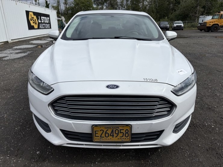 2015-ford-fusion-hybrid-sedan-image-8