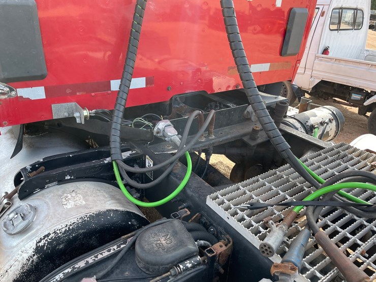 2014-peterbilt-579-image-15
