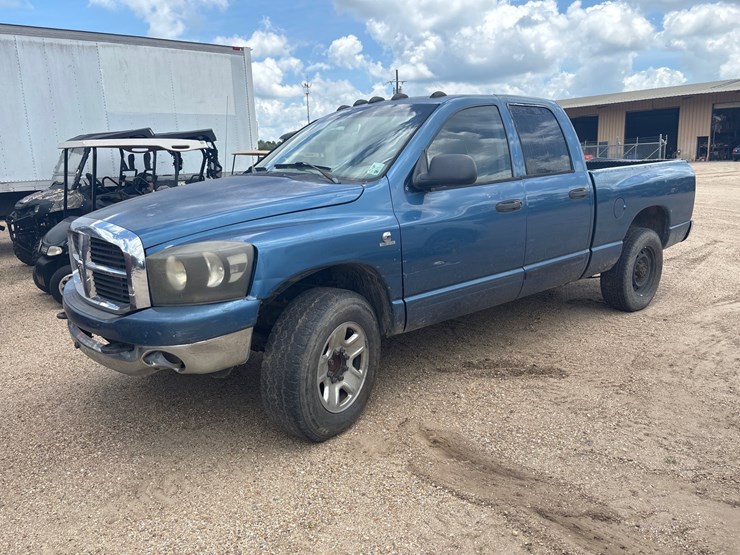 2006-dodge-2500-image-1