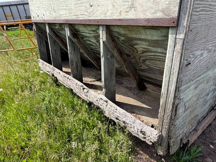 #5483-•-wooden-hay-feeder-image-3
