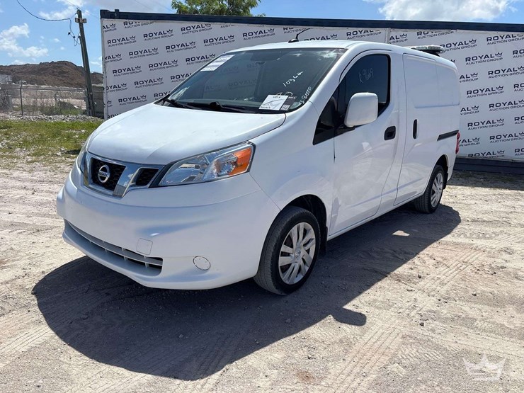 2017-nissan-nv200-image-1