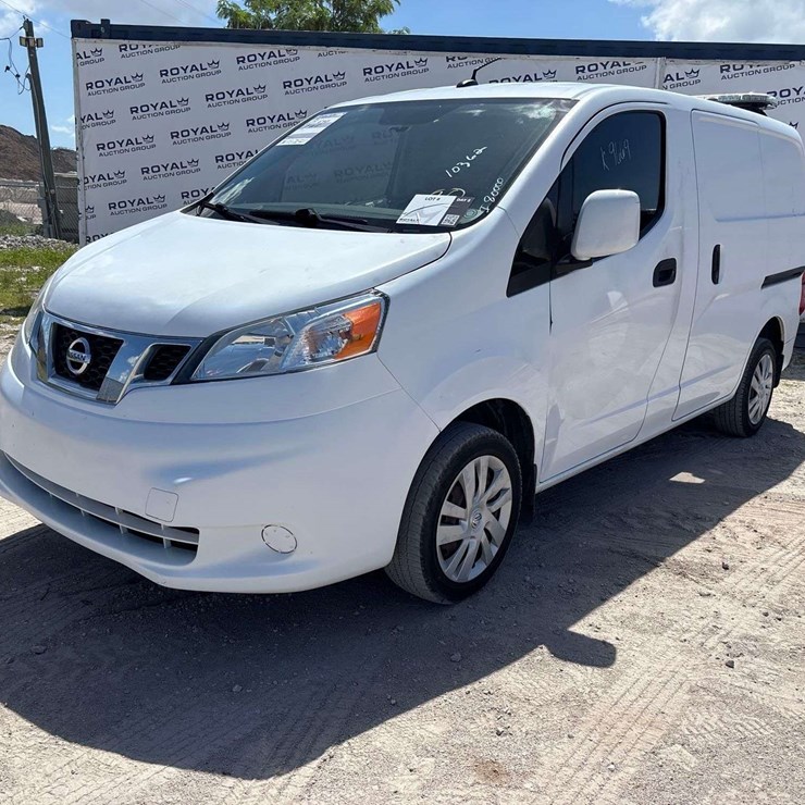 2017 NISSAN NV200