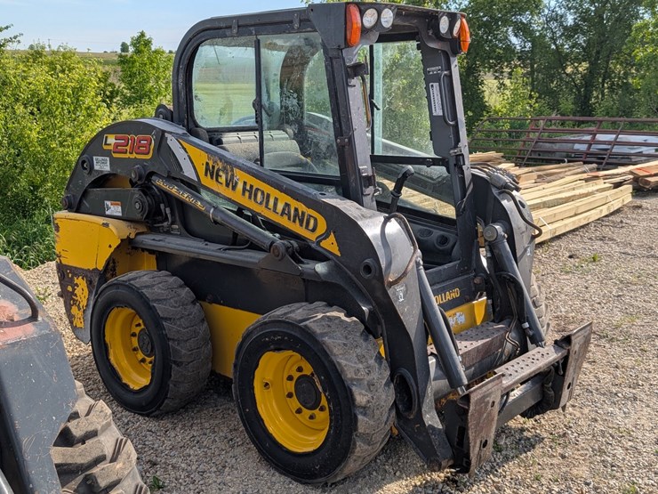 #5455-•-new-holland-218-skid-loader-image-2