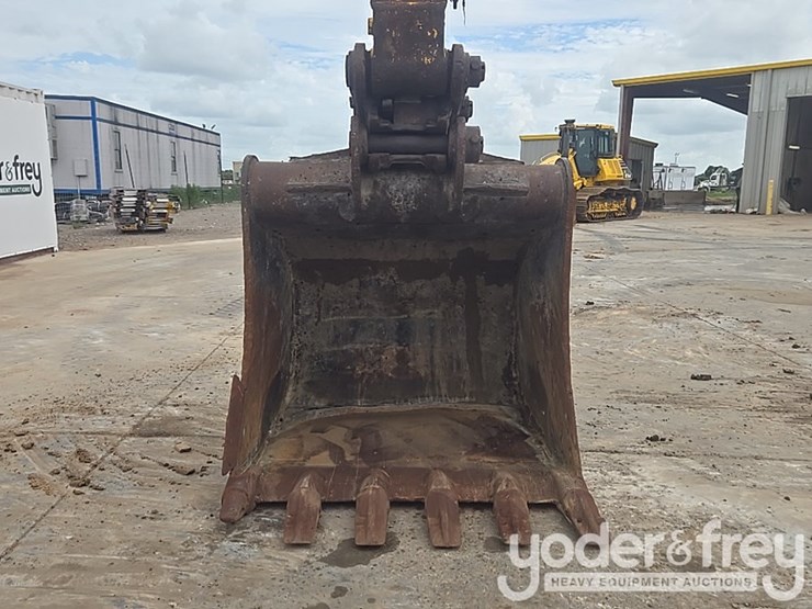 2022-komatsu-pc360-lc-11-image-23
