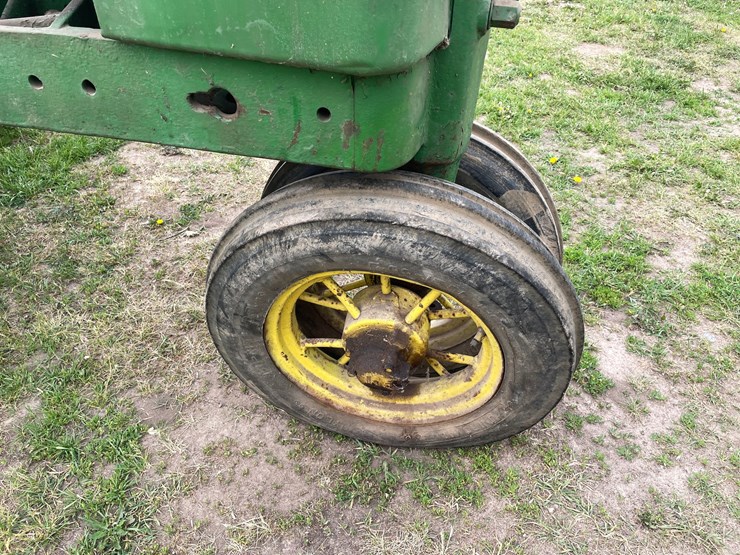 john-deere-b-image-8